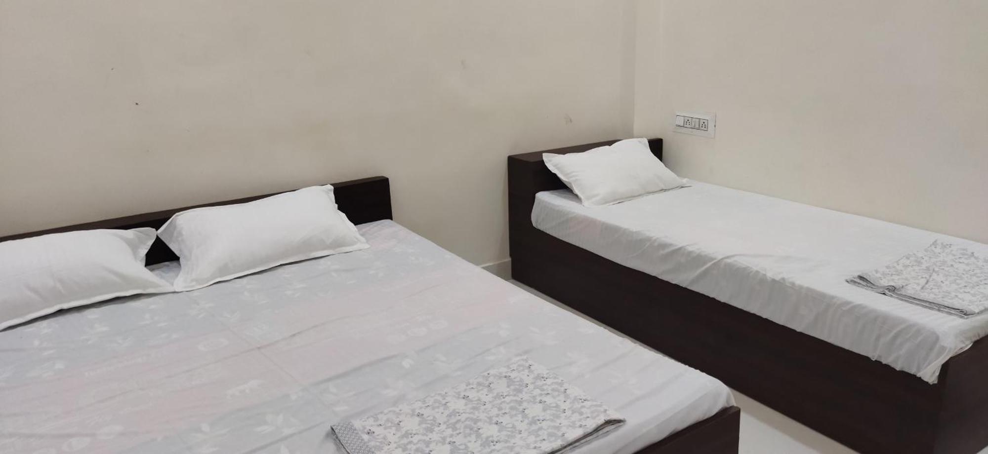 Shree Gajlaxmi Hotel Walking Distance From Mahakaleswar Ujaim Exterior foto