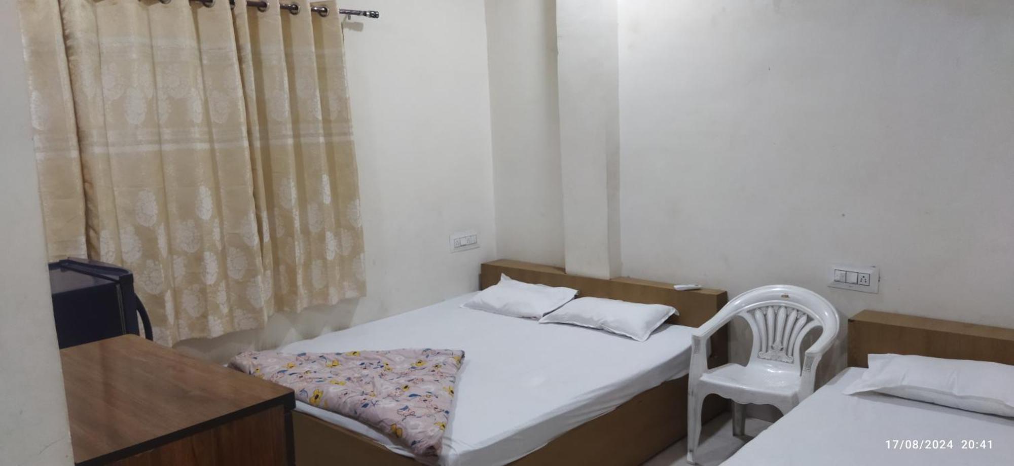 Shree Gajlaxmi Hotel Walking Distance From Mahakaleswar Ujaim Exterior foto